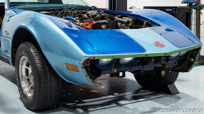 Единственная Chevrolet Corvette Зоры, которой она когда-либо владела, получила впечатляющую переделку для всеобщего обозрения | Carscoops